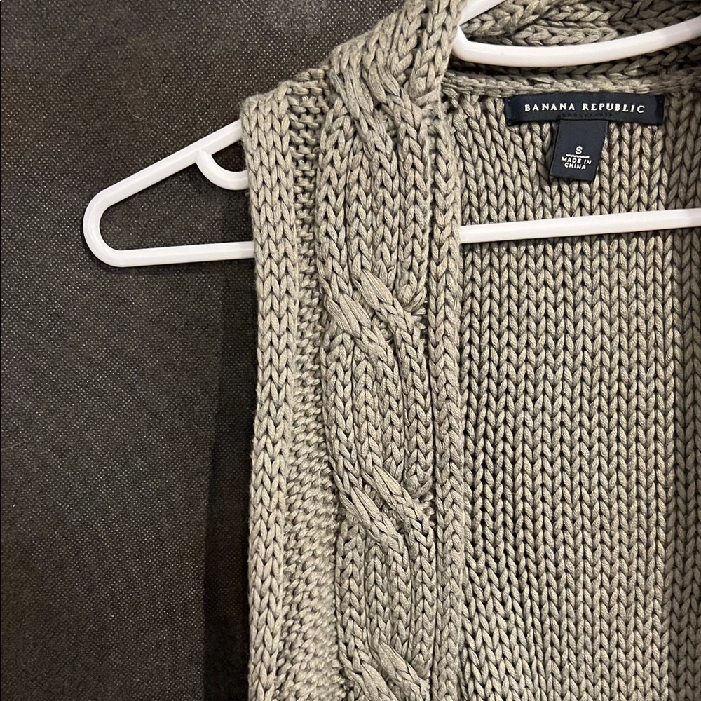 Banana Republic Taupe Cable Knit Sweater vest - Picture 3 of 4